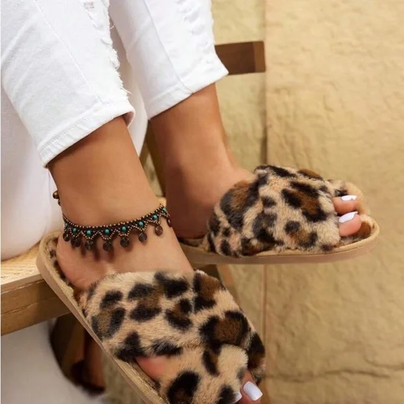 SHEIN Leopard Print Faux Fur Slippers Size 8.5 - Picture 3 of 9